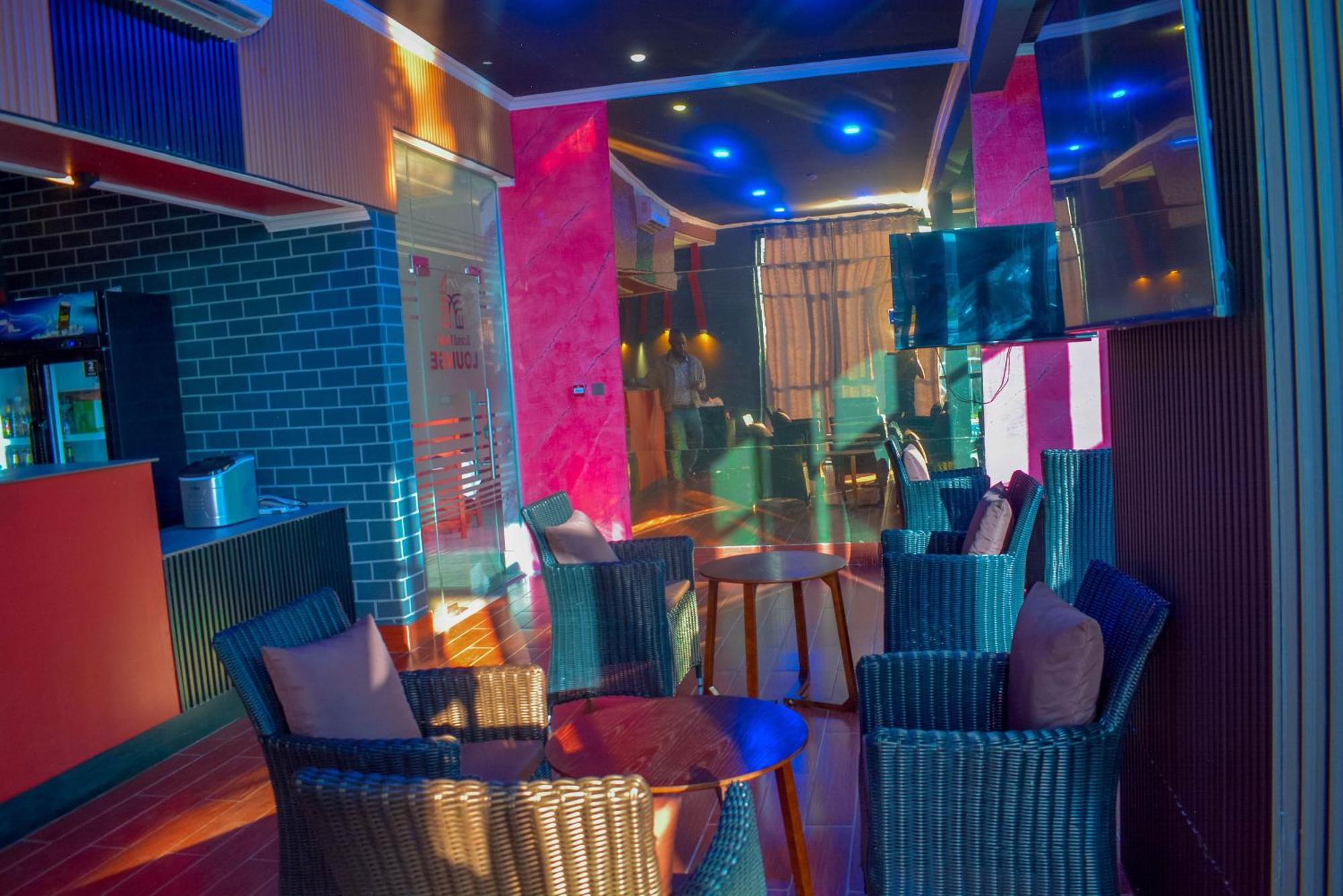 Brand Hotel Ντοντόμα Εξωτερικό φωτογραφία